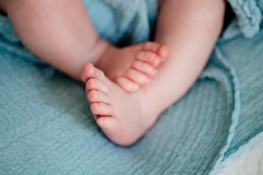 Newborn baby toes