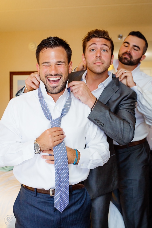 Groom getting ready, funny photo