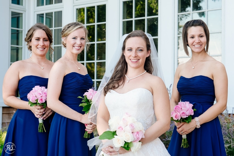 bride with bridesmaids 