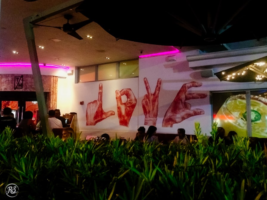Sign language love in Miami