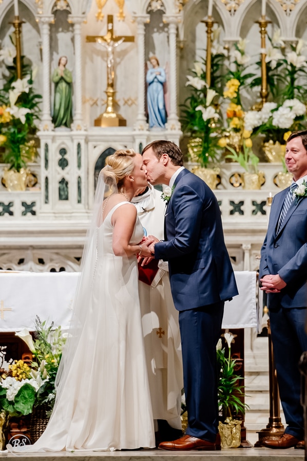 Couple kisses at Catholic wedding in Annapolis 