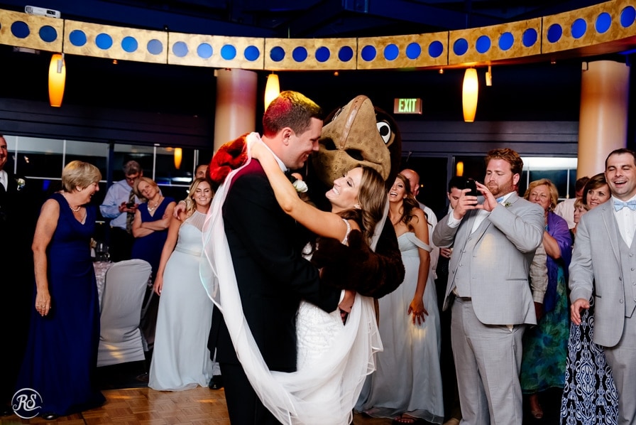 Testudo dancing with bride and groom 
