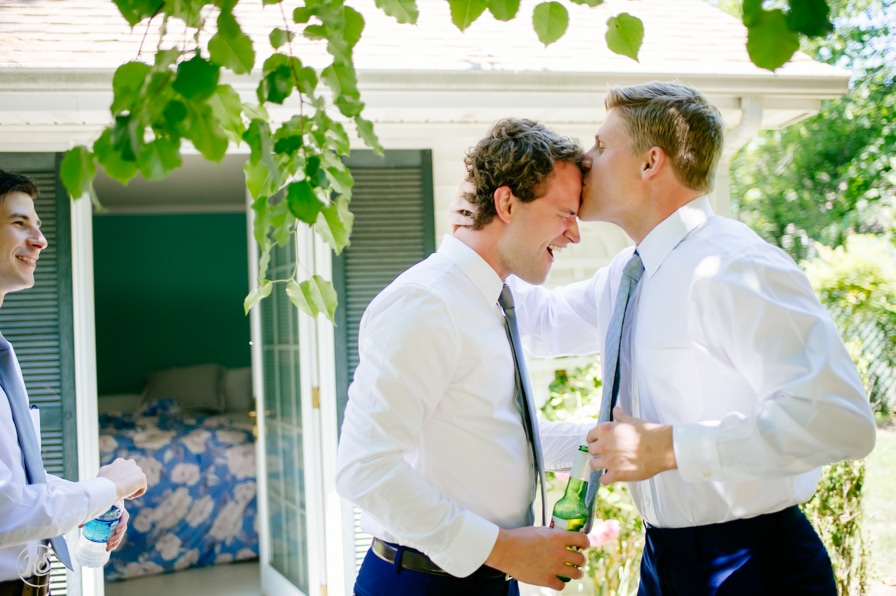 Groom goofing off with groomsmen 