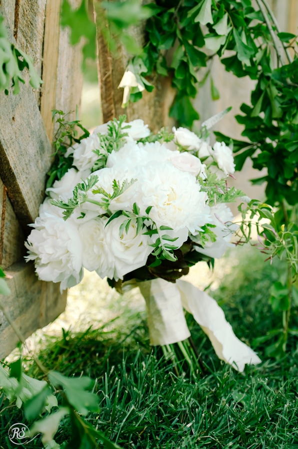 white wedding bouquet 
