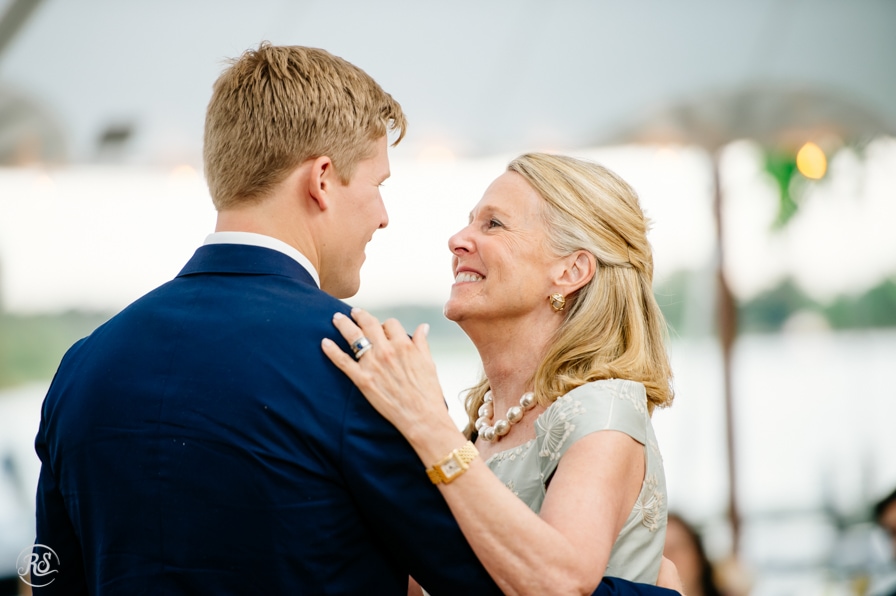 groom and his mom dancing 