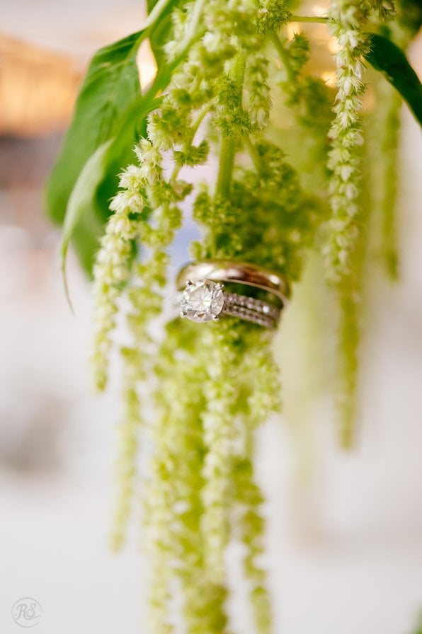 Wedding rings on wedding bouquet 