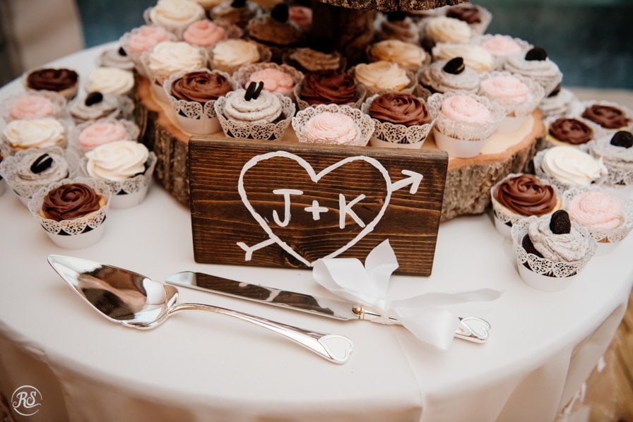 Wedding cake and cupcake table ideas