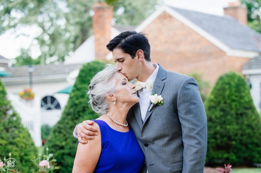 groom having a moment with his mother 