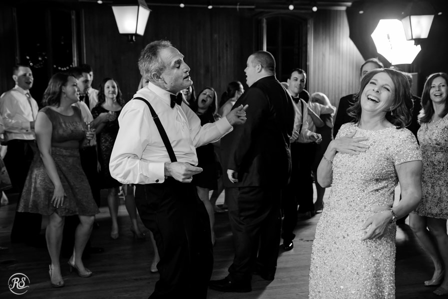 parents of the bride dancing
