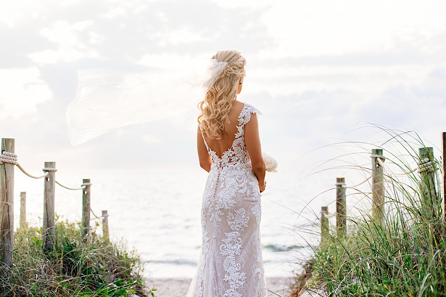 ethereal wedding dress style for beach wedding